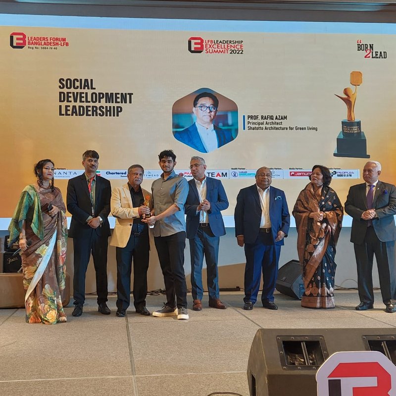 Prof. Rafiq Azam awarded at the LFB Leadership Excellence Summit-2022.