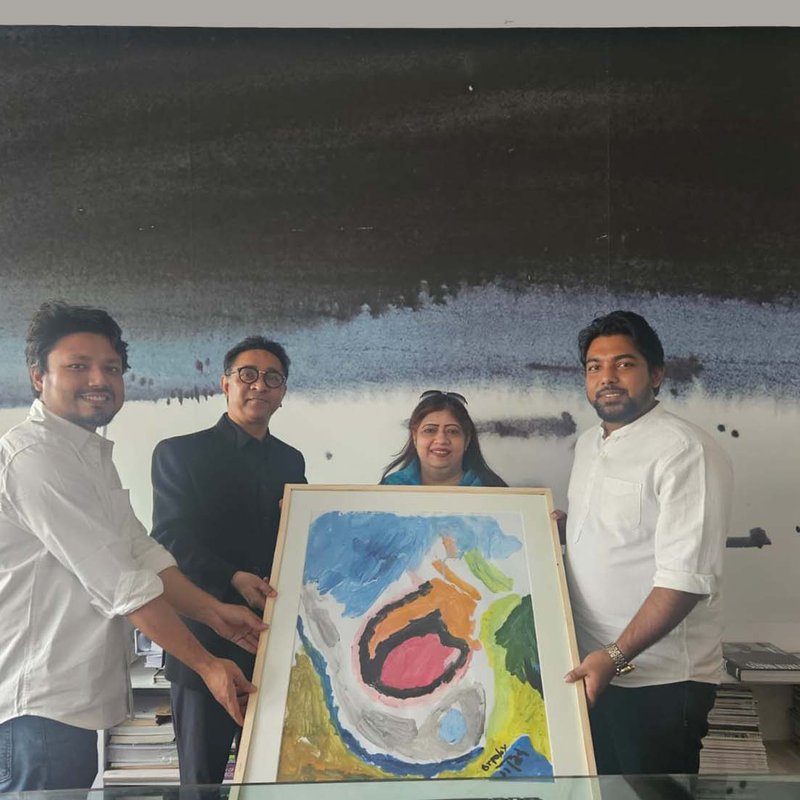 "Sunshine Learning Center CEO Saira Nazneen Ahsan Visits Prof. Rafiq Azam, Presents Artwork by Student"